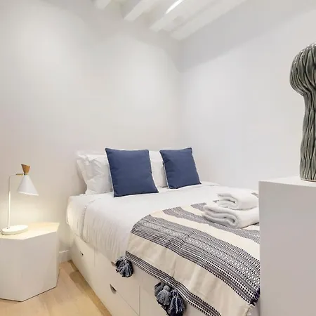 Appartamento Bright Cosy 2-bed Apt In Paris, Sleeps 4 *